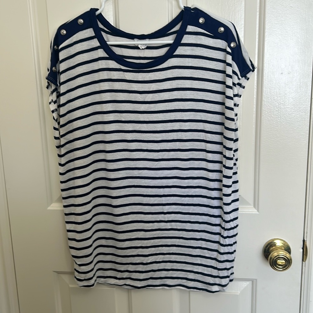 Emberley Flowy white blouse w blue stripes and buttons. Size L
